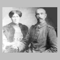 079-0007 Gustav Werner aus Poppendorf mit seiner Frau im Jahre 1915.jpg